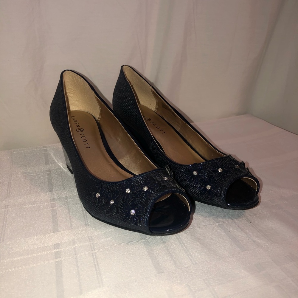 Karen Scott Coraa Peep Wedge Sandals - Picture 3 of 11